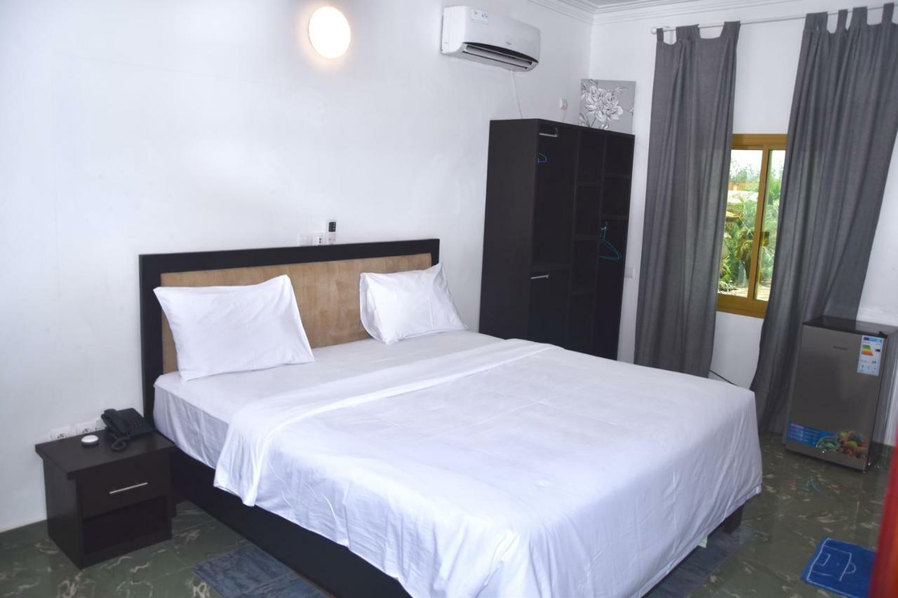 Hotel La Couronne Rw Yaoundé Exterior foto